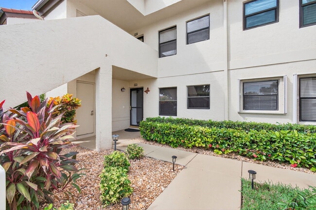 5945 Parkwalk Dr in Boynton Beach, FL - Building Photo - Building Photo