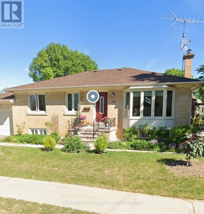 125 DRISCOLL Rd in Richmond Hill, ON - Building Photo