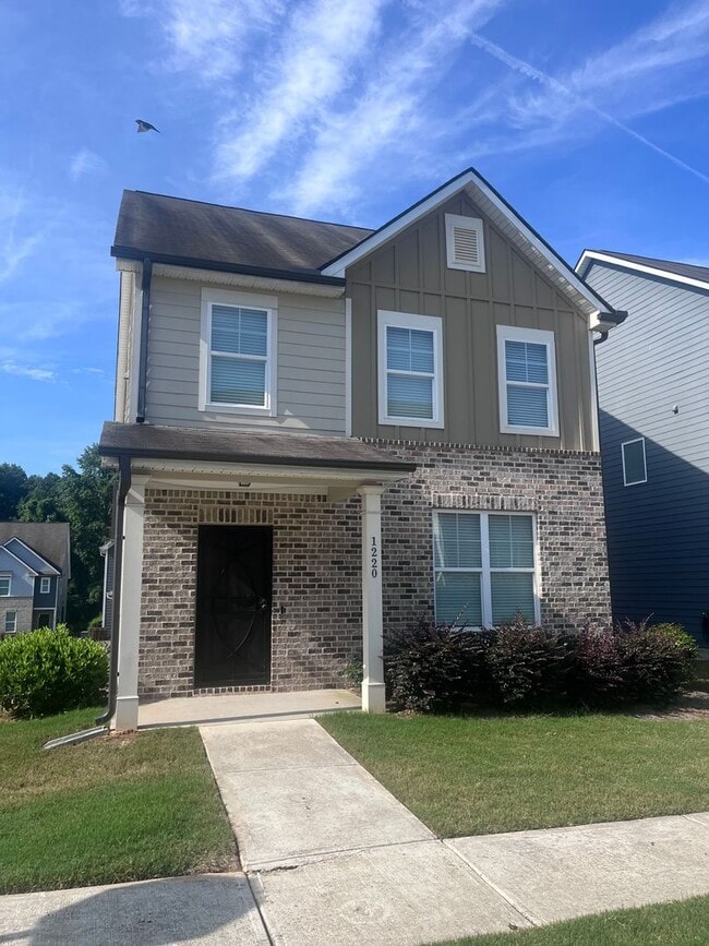 property at 1220 Hawthorne Tr
