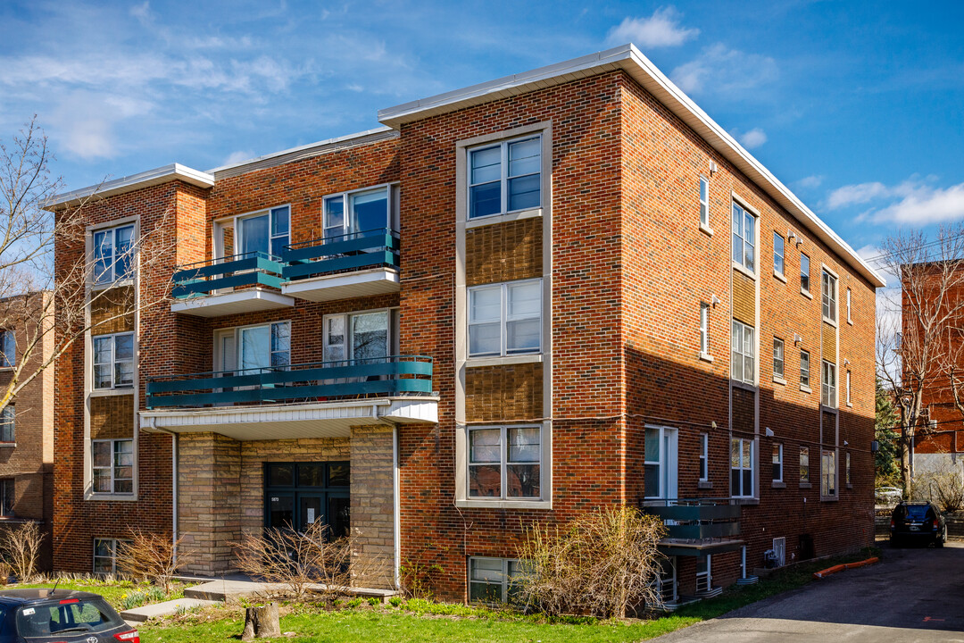 5873 Decelles Av in Montréal, QC - Building Photo