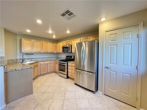 10820 Amber Ridge Dr in Las Vegas, NV - Building Photo - Building Photo