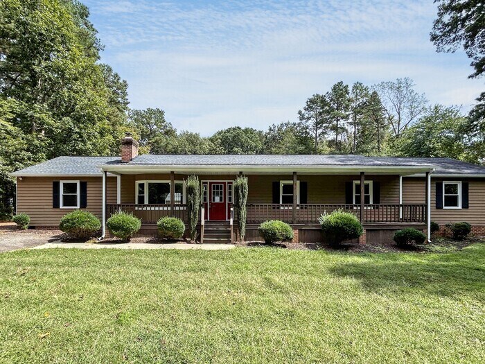 1768 May Way Dr in Powhatan, VA - Building Photo
