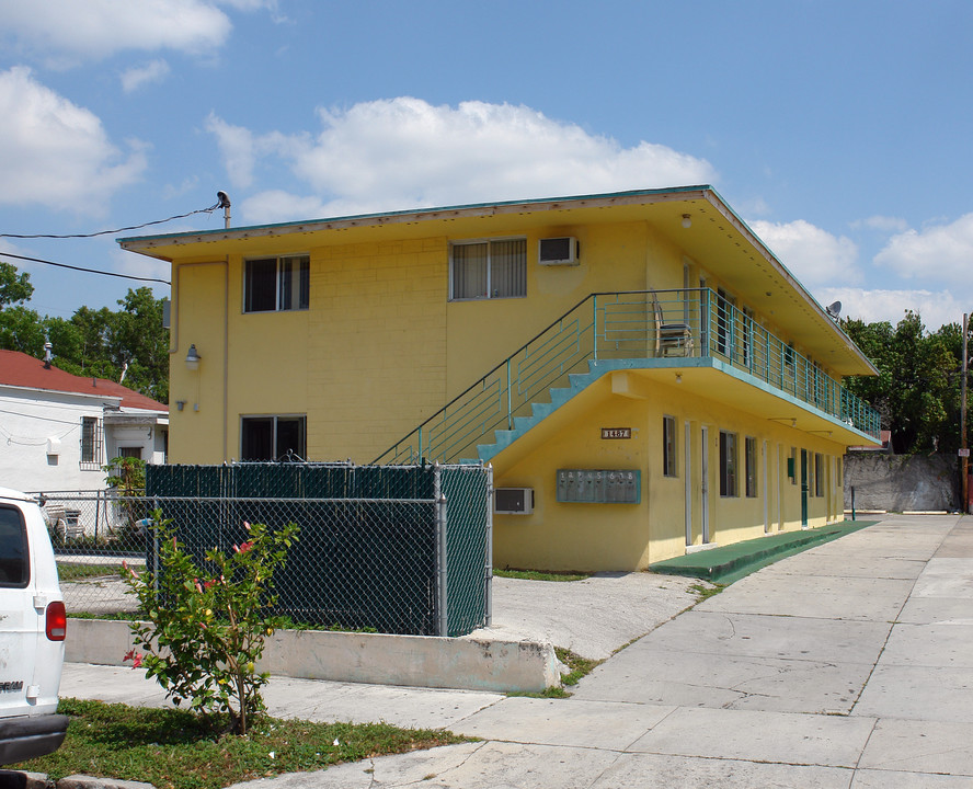 1487 SW 4th St in Miami, FL - Building Photo