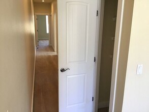 1052 NE Rambling Ln in Bend, OR - Building Photo - Building Photo