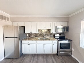 1110 E Highland Ave in Phoenix, AZ - Foto de edificio - Building Photo