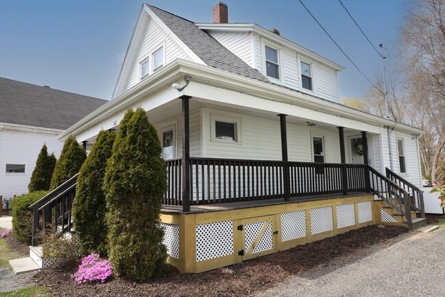 262 Plymouth St in Bridgewater, MA - Building Photo - Building Photo