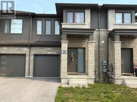 30 W Crk Ct in Welland, ON - Building Photo