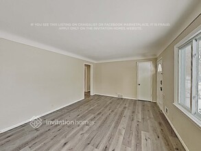 4424 Clinton Ave in Minneapolis, MN - Foto de edificio - Building Photo