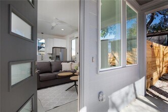 2413 E 9th St in Austin, TX - Building Photo - Building Photo