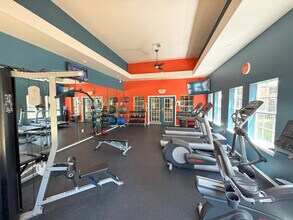 Elm Hollow Apartments in Helotes, TX - Foto de edificio - Building Photo