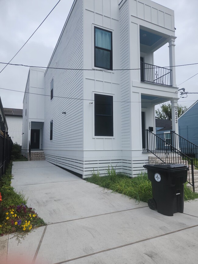 property at 2033 Conti St