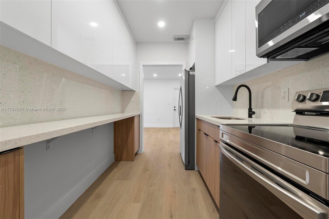 1060 NW 35th Ave in Miami, FL - Building Photo