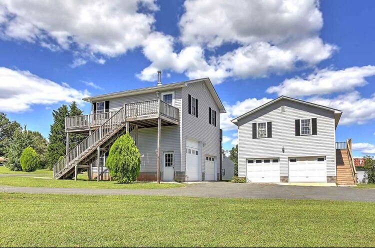 6598 Louisa Rd in Keswick, VA - Building Photo