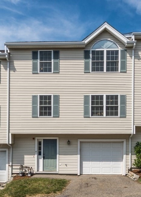 1005 Trapelo Rd in Waltham, MA - Foto de edificio - Building Photo