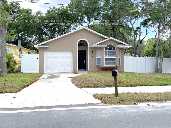 property at 924 N Grant St