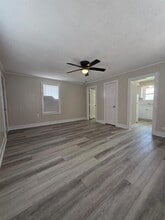 222 E Pearce St in Baytown, TX - Building Photo - Building Photo
