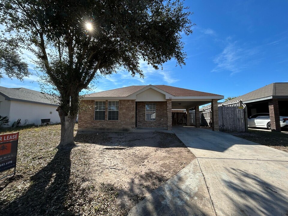 3921 Zinnia Ave in McAllen, TX - Building Photo