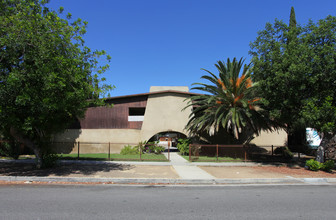 720 N Victoria Ave in Corona, CA - Foto de edificio - Building Photo