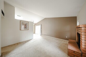 102 W Concorda Dr in Tempe, AZ - Building Photo - Building Photo