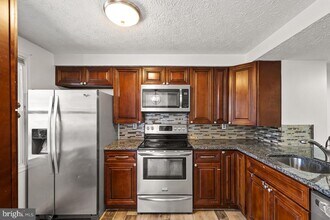 8315 Brookvale Ct in Springfield, VA - Building Photo - Building Photo