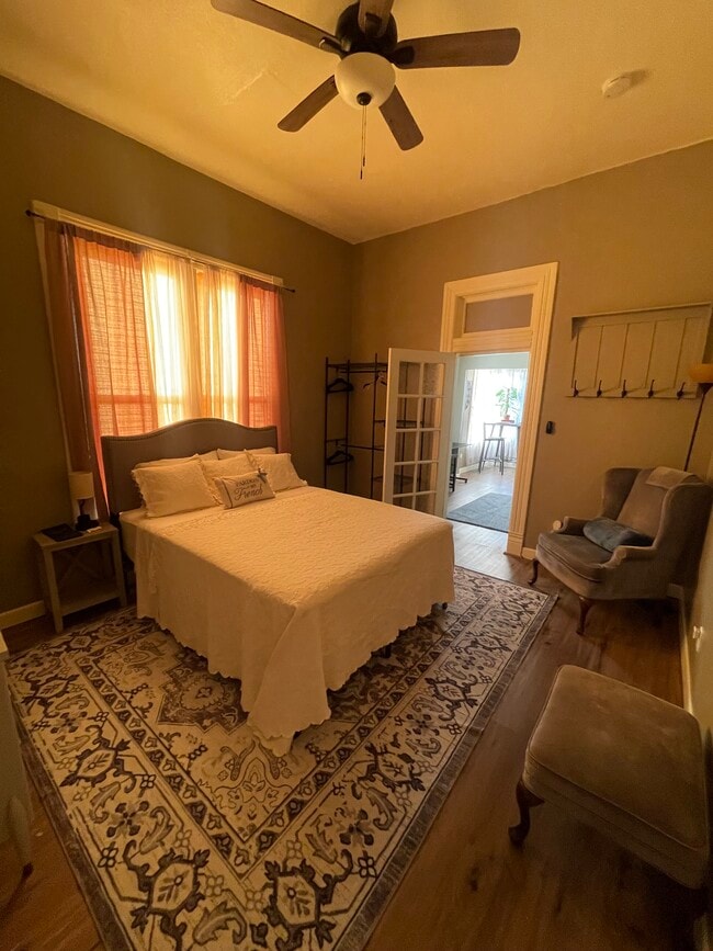 230 W Myrtle St, Unit 230-A in Hanford, CA - Building Photo - Building Photo