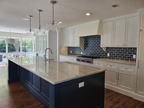 75 Kilroy Way in Atherton, CA - Building Photo - Building Photo