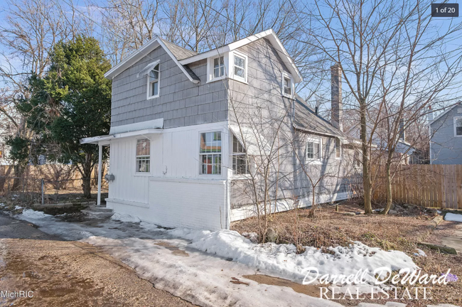property at 1041 Hermitage St SE