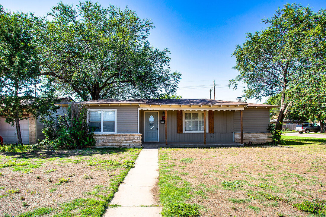 4119 32nd St in Lubbock, TX - Foto de edificio