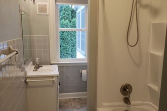 454 W Wisconsin Ave, Unit 2 in Oconomowoc, WI - Building Photo - Building Photo