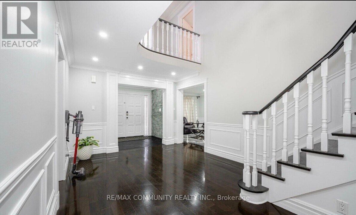 96 Zinnia Pl in Vaughan, ON - Building Photo