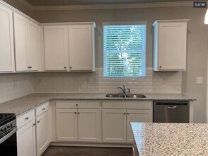 6832 Lake Overlook Ln in Flowery Branch, GA - Building Photo - Building Photo
