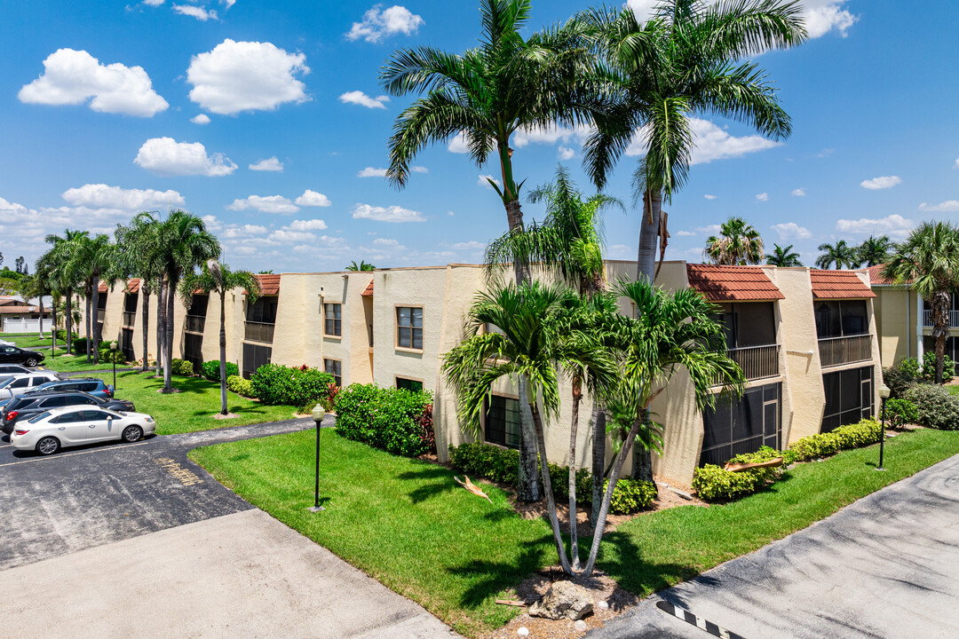 Maple Gardens in Ft. Myers, FL - Building Photo