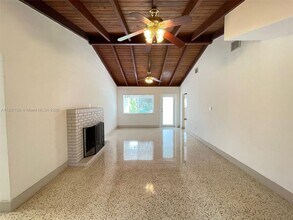 2920 SW 60th Ct in Miami, FL - Foto de edificio - Building Photo