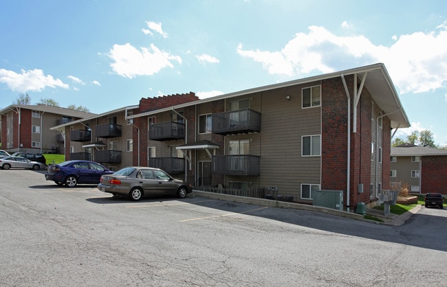 Crown Heights Apartments in Kansas City, MO - Foto de edificio - Building Photo