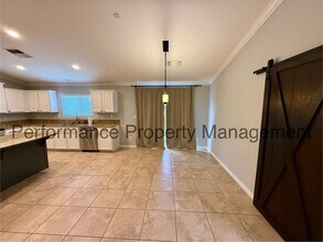 10702 Montemar Dr in Bakersfield, CA - Building Photo - Building Photo