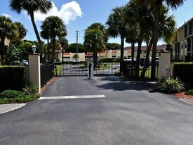 2050 Oleander Blvd, Unit 2-106 in Fort Pierce, FL - Building Photo