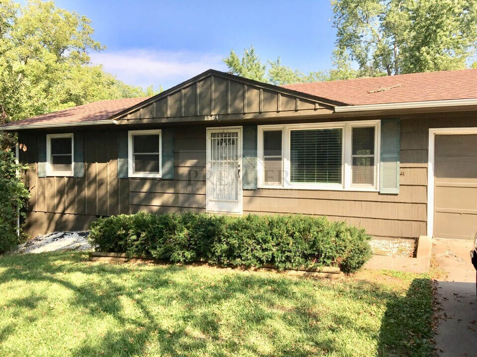 8904 E 55th St in Raytown, MO - Building Photo