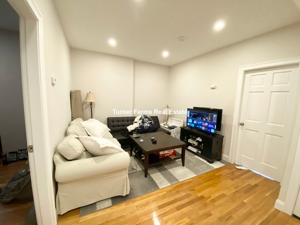 130 P St, Unit 1 in Boston, MA - Building Photo