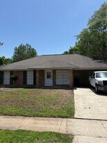 16922 Dahlgren Ave in Baton Rouge, LA - Building Photo