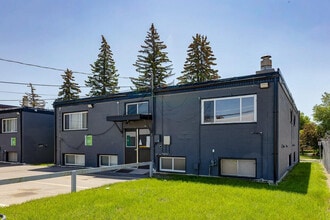 Casablanca & Casanova Apartments in Saskatoon, SK - Building Photo - Building Photo