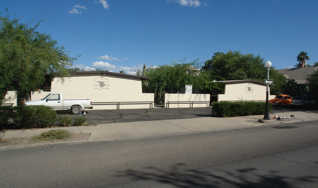 Cactus Garden Apartments in Tucson, AZ - Building Photo - Building Photo