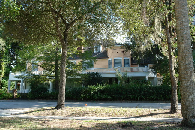 122 W Michigan Ave in DeLand, FL - Foto de edificio - Building Photo