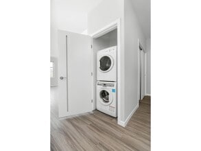 1623 N Jackson St, Unit 201 in Milwaukee, WI - Building Photo - Building Photo