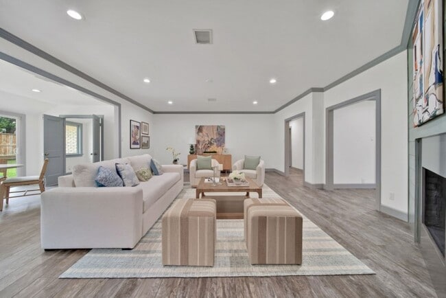 10042 Briar Forest Dr