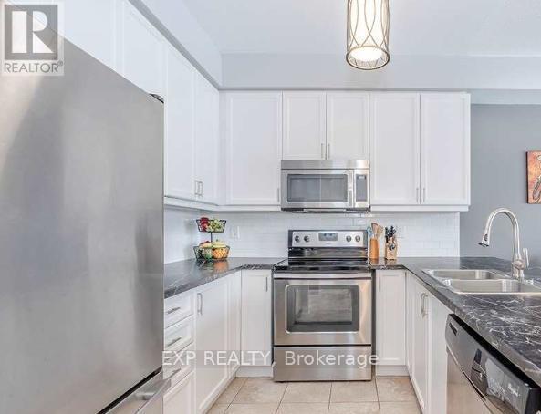 37 Pearcey Cr in Barrie, ON - Building Photo - Building Photo