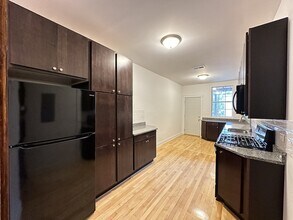 2121 W Irving Park Rd in Chicago, IL - Building Photo - Building Photo