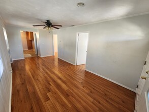 10146 Mountair Ave in Tujunga, CA - Foto de edificio - Building Photo