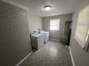 Room in House on Nations Ford Rd in Charlotte, NC - Foto de edificio - Building Photo