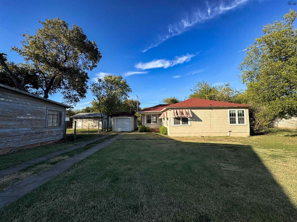 1820 Kell W Blvd in Wichita Falls, TX - Building Photo