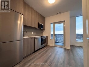 7439 Kingston Rd in Toronto, ON - Building Photo - Building Photo